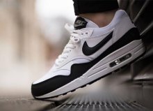 NIKE AIR MAX 1 ESSENTIAL